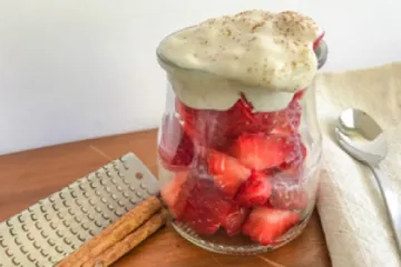 berries with banana cream